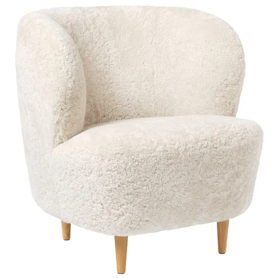 صندلی اتاق نشیمن Gubi ، کوچک ، از پوست گوسفند فر سفید مجعد - بلوط