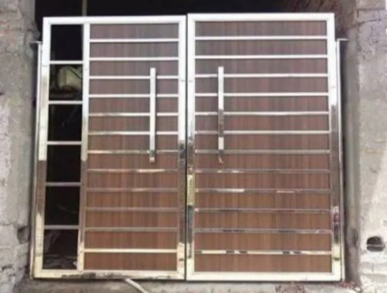 فولاد ضد زنگ و دروازه چوبی