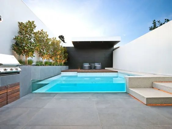 استخر شنای مدرن با سنگ بلوست طراحی شده - Eco Outdoor |  طرح های استخر شنا ، طرح های استخر ، Sw