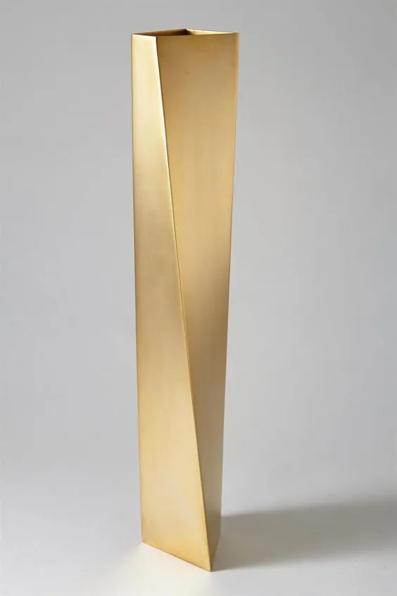مدرنیته - گلدان ، Crevasse ، طراحی شده توسط زاها حدید برای آلسی ، ایتالیا.  2005