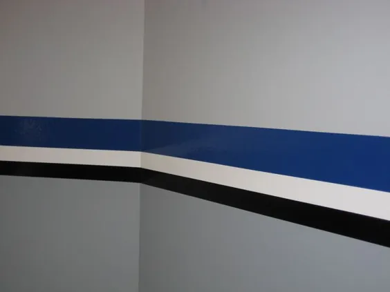 راه راه های داخلی - من دیوارهای خاکستری را با سیاه و سفید دوست دارم اما شاید رنگ دیگری علاوه بر آبی داشته باشد.  |  ایده های گاراژ |  Pinterest |  دیوارهای گاراژ ، گاراژ و دیوارهای گاراژ نقاشی شده