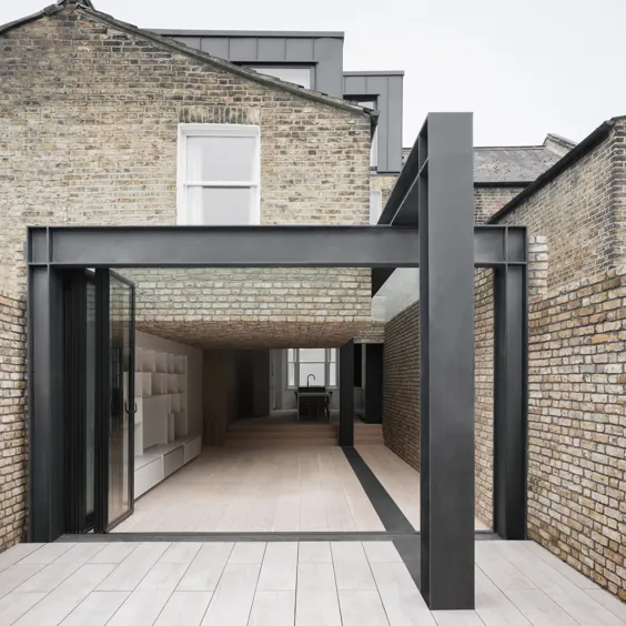 معماران Con Form ساختمان خانه لندن را با قاب فولادی در مرکز خود - دکتر وونگ - Emporium of Tings تکمیل کردند.  مجله وب