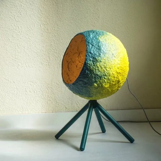 Rustic Floor Lamp Shared Paper Mache Lamp Shade و پاهای چوبی - Pluto Green -
