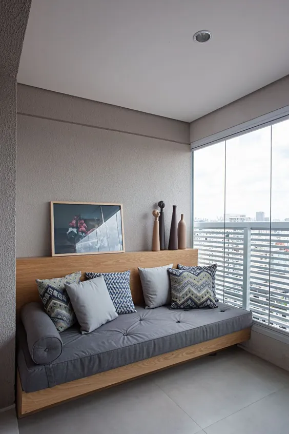 این آپارتمان کوچک با طراحی داخلی متفکرانه از فضای محدود استفاده کارآمد می کند