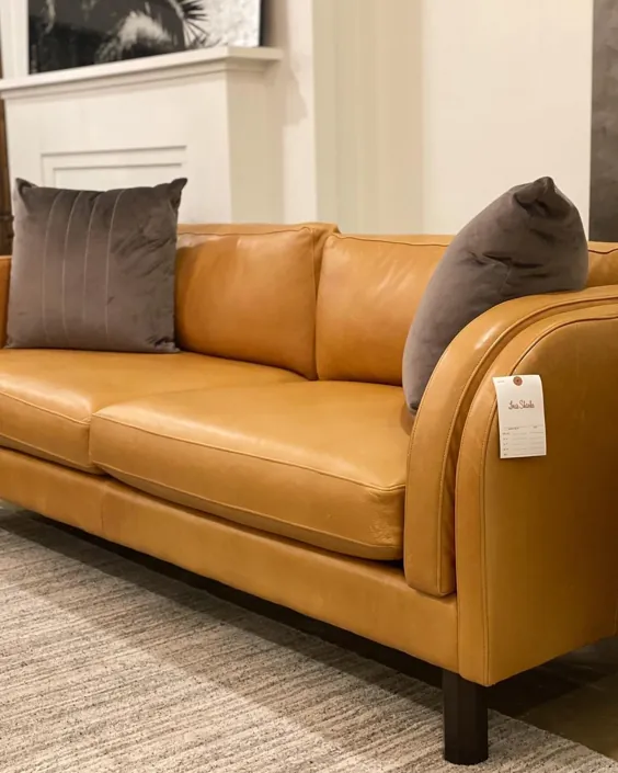 عکس اینستاگرام Louis Shanks: "مبل چرمی نولت توسطprecedent_furniture دارای خطوط بسیار زیبایی در سراسر قطعه است.  منحنی بازو به طرز مجللی ایجاد می کند ... "