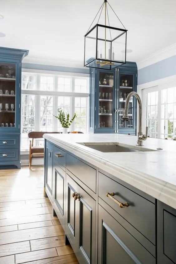نوسازی آشپزخانه سفید و آبی