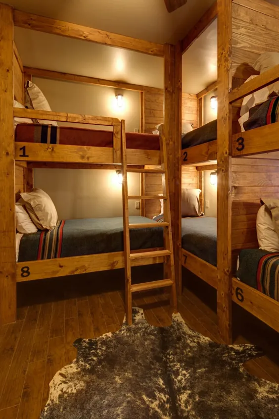 اتاق تختخواب سفری به سبک لوژ با تختخواب سفارشی داخلی