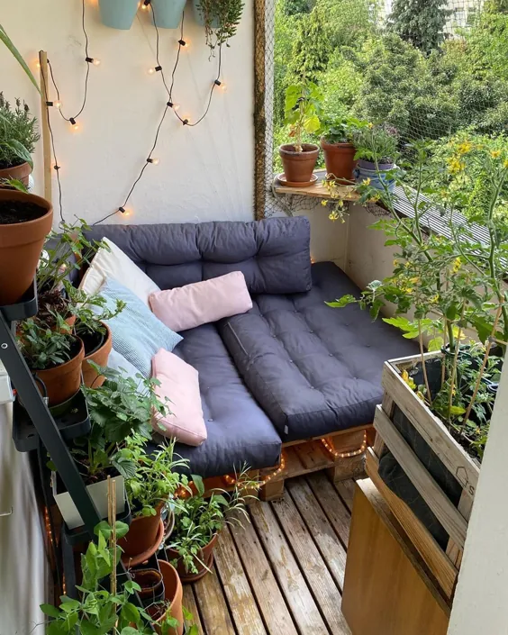 کاناپه کوچک و دکور گوشه ای برای بالکن - روند تزئینات منزل - Homedit