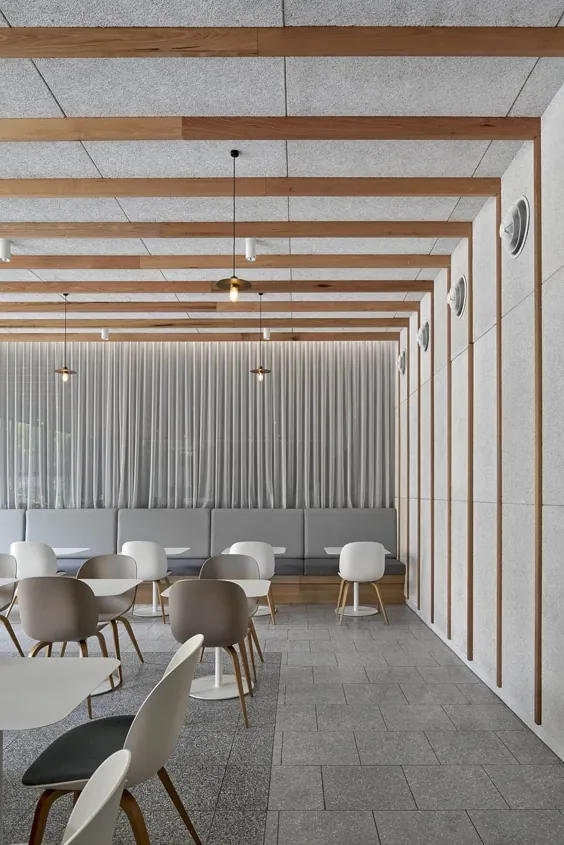 Sable Drop Cafe - Monash Caulfield: یک فضای کافه انعطاف پذیر با باند سبز رنگی و فضای داخلی خنثی