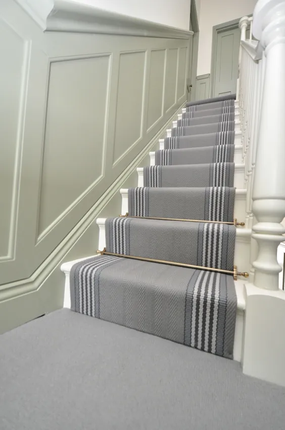 5-061 دونده پله های تخت Off The Loom - Berwick - Pigeon Grey (65 سانتی متر) دونده پله های تخت با هماهنگی فرش پشمی Bowloom و کاخ - Kensington - میله های پله برنجی آنتیک که در لندن نصب شده است.  www.offtheloom.co.uk