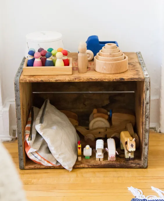 اثبات کودک: ذخیره سازی اسباب بازی.  "خواندن برگهای چای من" - زندگی آهسته ، ساده و پایدار.