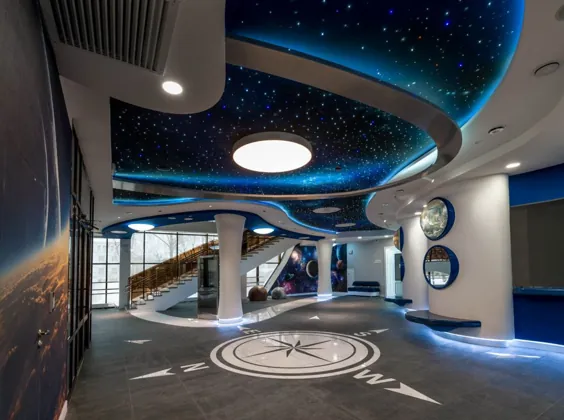 طراحی داخلی فضا - ستاره های اتاق نشیمن، سیارات و کهکشان در خانه.