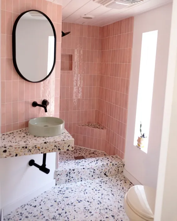 مشارکتی مشخص در اینستاگرام: «این حمام از چه رویاهایی ساخته می شود؟  // ft. تراشه مخلوط Alabaster کاشی ونیز + غرور در حمام زیباDylanOdbert. "