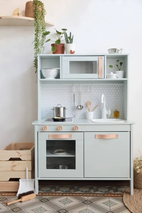 15 روش باورنکردنی برای "بازسازی" IKEA’s DUKTIG Play Kitchen