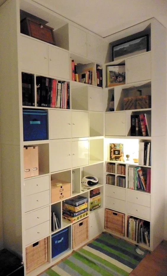یک کتابفروشی گوشه ای KALLAX ساخته شده برای اندازه گیری - IKEA Hackers