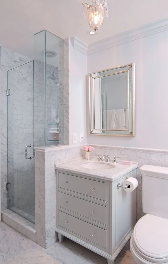 دستشویی خاکستری - انتقالی - حمام - طراحی داخلی امیلی هولیس