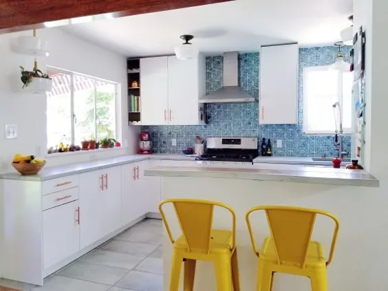 قبل و بعد: یک آشپزخانه Brown's 60s اکنون یک فضای تمیز و شاد است