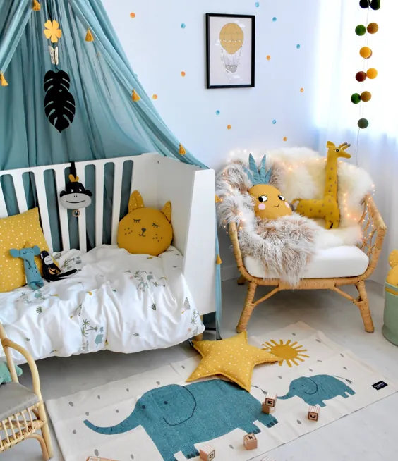 Kleinkindzimmer mit tropischer Deko von هم اتاقی