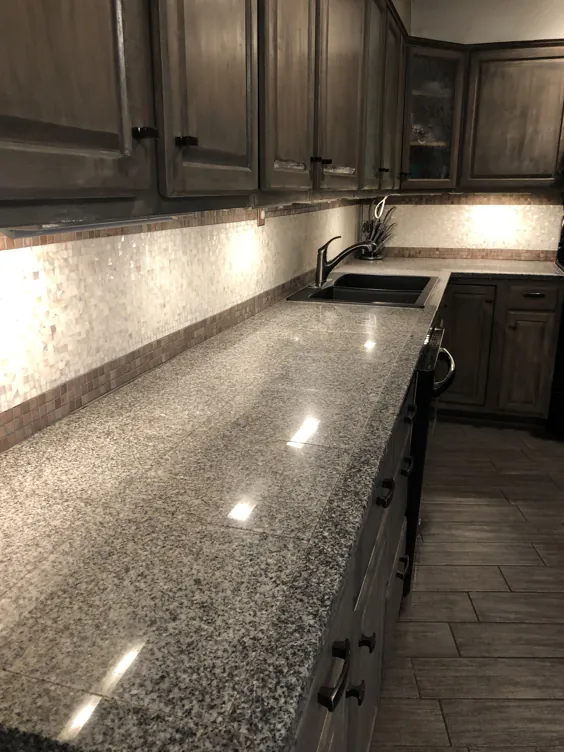 کابینت های خاکستری خاکستری کف آشپزخانه مادر مروارید Backsplash Plank