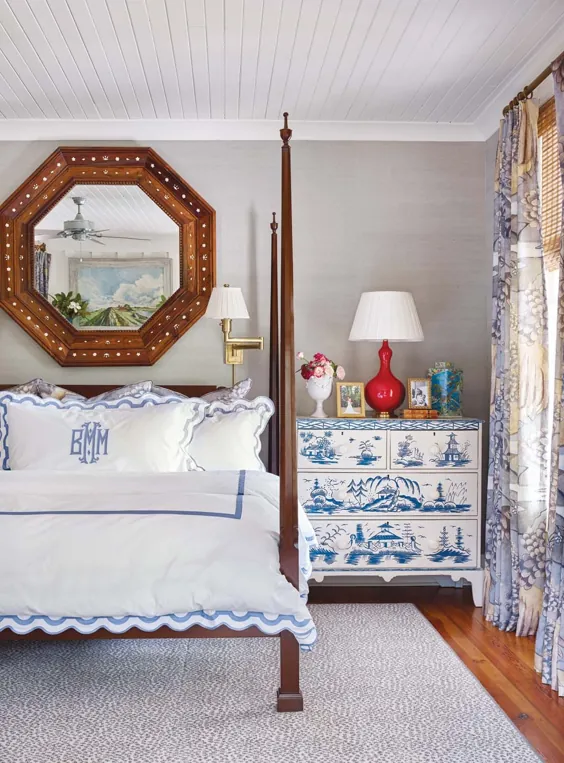 یک اتاق خواب اصلی آبی و سفید