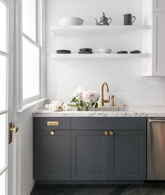 13 دلیل برای انتخاب کابینت های آشپزخانه با رنگ تیره یا چوب تیره |  Hunker