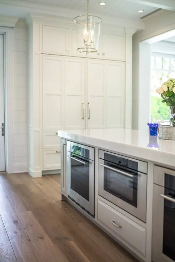 آشپزخانه سفید شگفت انگیز با ایده هایی برای طراحی ساحلی زیبا
