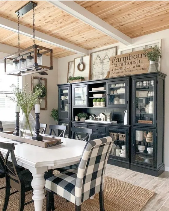Farmhouse Is My Style در اینستاگرام: “اتاق غذاخوری خانه مزرعه ای که با سلیقه طراحی شده است.  درست از صندلی سیاه و سفید گاومیش صندلی تا هات زیبا و سیاه پر از ... "