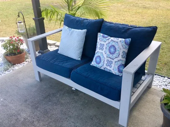 صندلی عشق در فضای باز DIY |  خانه رنگ آبی