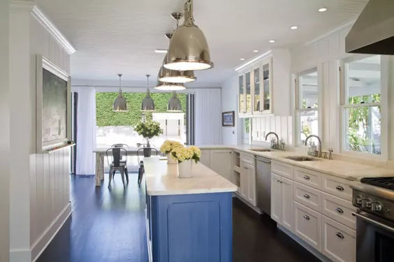 چاشنی آبی زیبا را به کابینت های آشپزخانه خود اضافه کنید