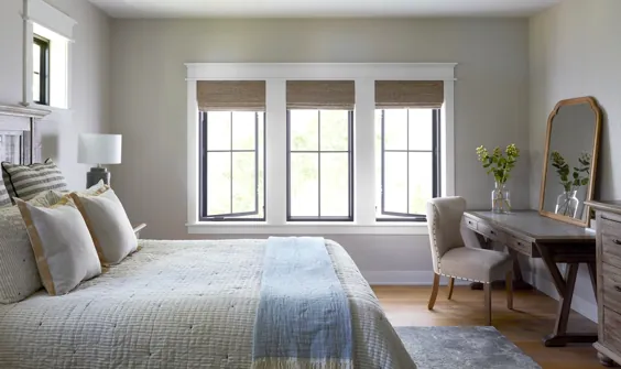 پنجره های مشکی با روکش سفید برای اتاق خواب با رنگ خنثی