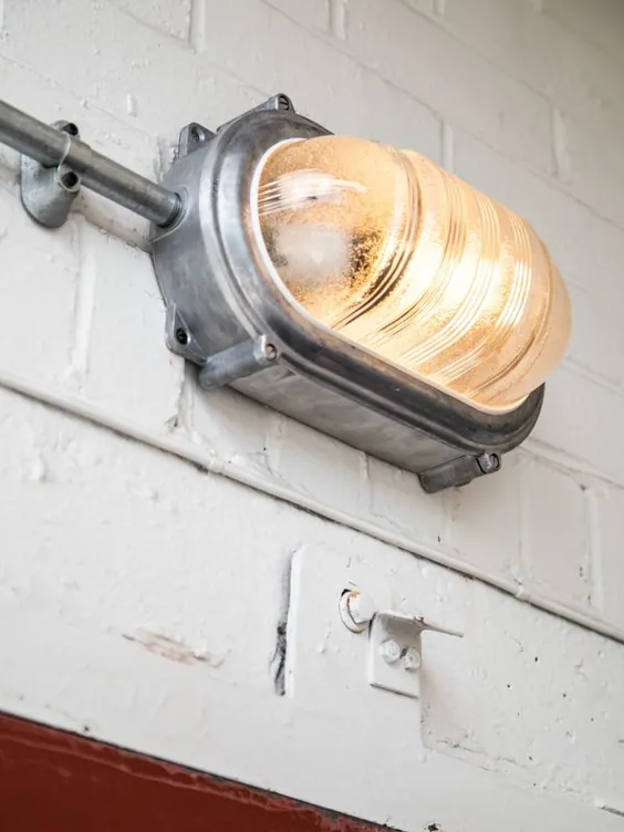 راهنمای چراغ های دیواری صنعتی |  روشنایی Factorylux