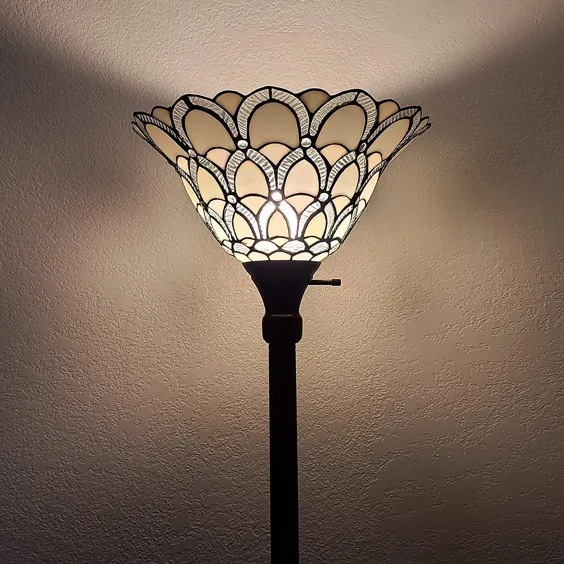 10 چراغ طبقه منحصر به فرد برای روشنایی اتاق نشیمن شما |  Pouted.com