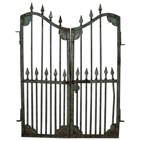 دروازه آهنی جعلی دستی به سبک آرت نوو از یک خانه استعماری دوران