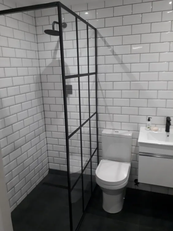 حمام کوچک مترو سیاه و سفید