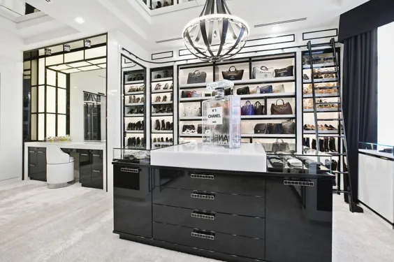 این خانه 20 میلیون دلاری همراه با یک کمد با الهام از بوتیک Chanel ارائه می شود
