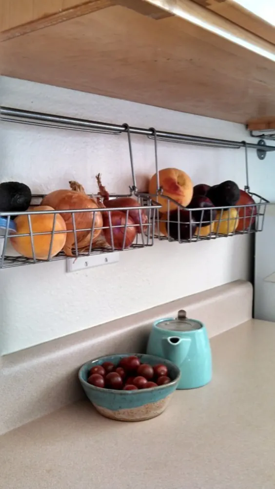 20+ روش برای فشردن فضای ذخیره سازی اضافی از آشپزخانه کوچک