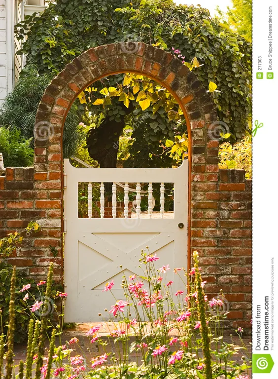 تصویر سهام دروازه باغ.  تصویر خانه ، طاق ، باغبانی - 277003