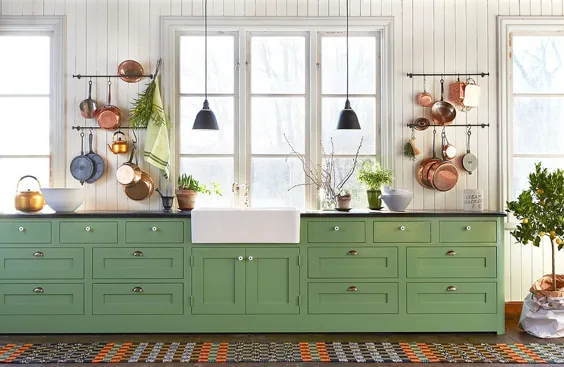 آشپزخانه مدرن مزرعه دار مدرن با سبز سفید و سبز تیره در یک سبک نفیس - Decoist