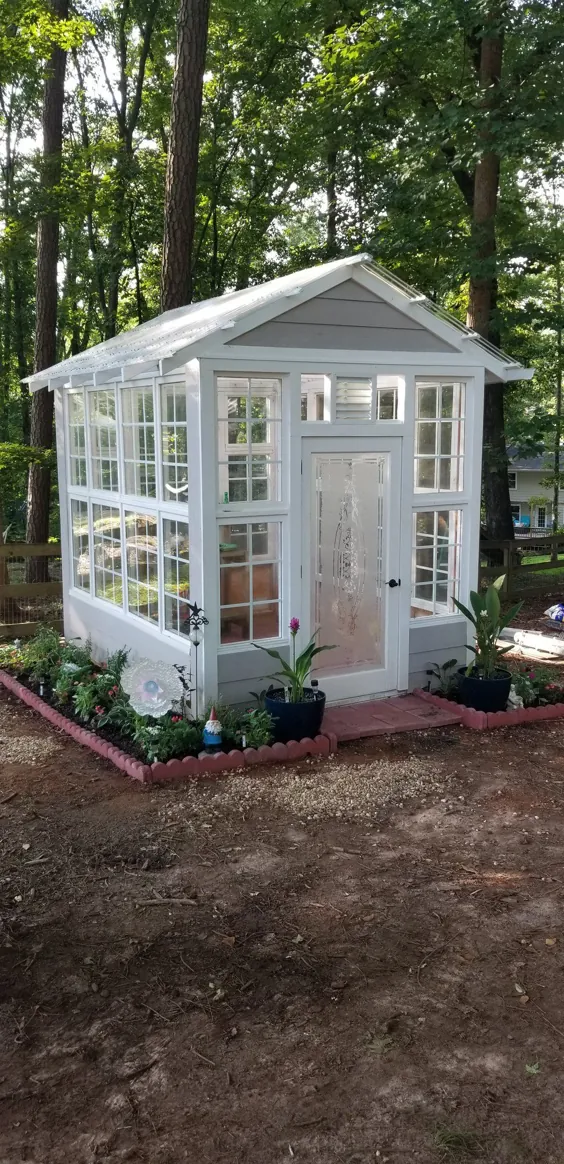 گلخانه DIY از پنجره ها و درهای بازیافتی!