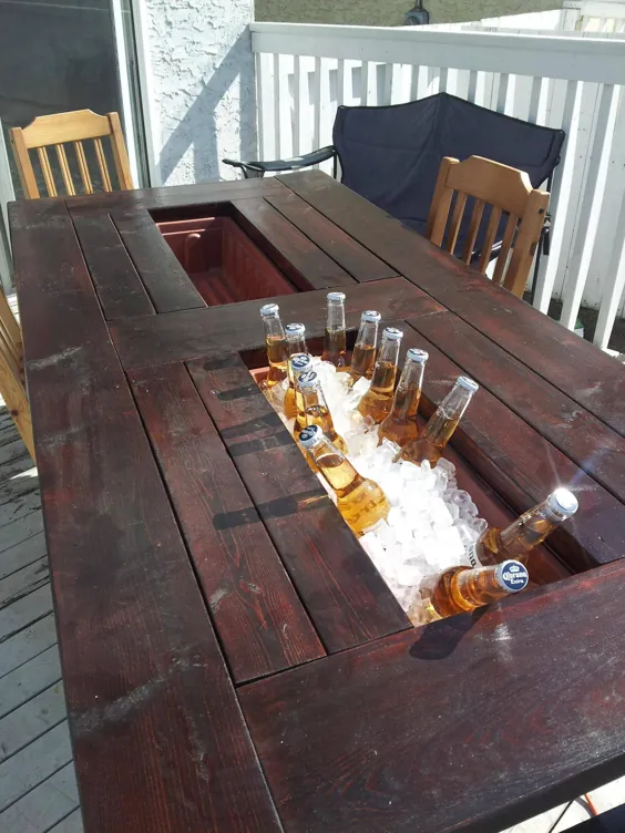 من و همسر خود یک میز عرشه با 'کولرهای داخلی' ساختیم.  من فکر کردم شما ممکن است قدردانی کنید