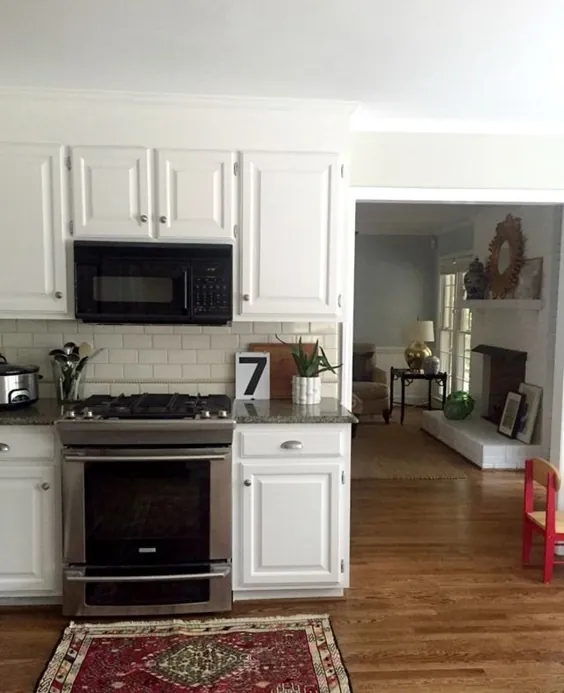 کابینت های آشپزخانه سفید + گرانیت - امیلی A. کلارک