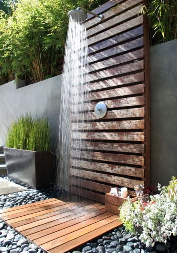 32 ایده زیبا برای دوش گرفتن در فضای باز (برای بهترین تابستان همیشه) - یک قطعه رنگین کمان
