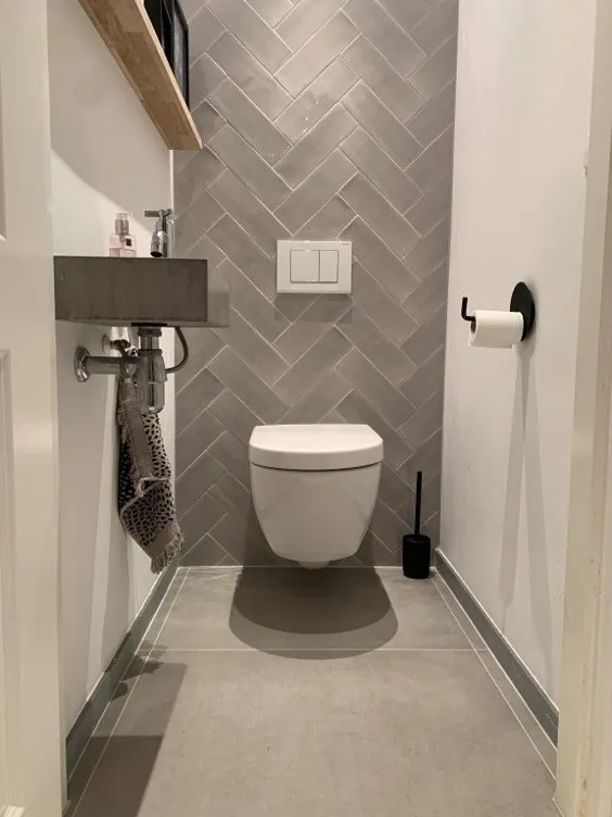 توالت با grijze tegels ملاقات کرد