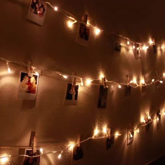 DIY: دیوار Polaroid با چراغ های رشته ای