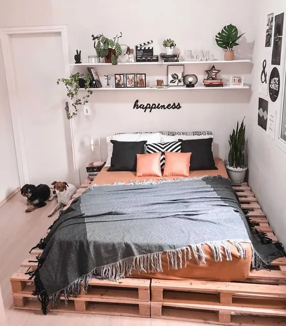 DIY HOME por Diego Rodrigues on Instagram: u € uQuarto dajaqjacob com uma linda cama de pallets؟  ؟  .  #diyhomebr # اتاق خواب # کوارتو # پالت # پالتâ €