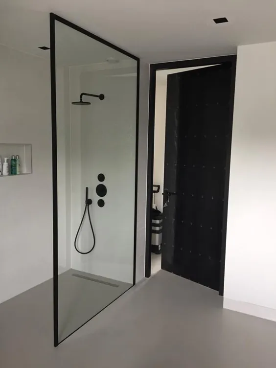 Zwarte industriële duchewand in de badkamer - مانند فولاد