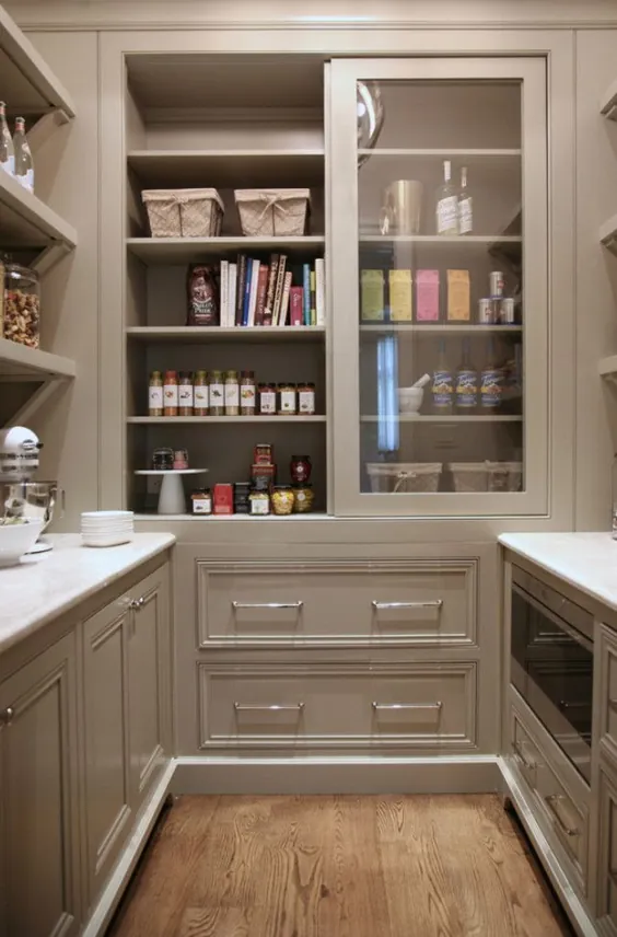 طراحی آشپزخانه گرم سفید و انبار دکوراسیون خاکستری
