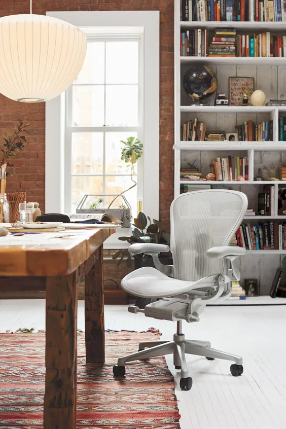 صندلی ناهار خوری را خالی کنید: صندلی های با کارایی بالا و عملکرد عالی Herman Miller دفتر خانه شما (و پشت شما) را نجات می دهد