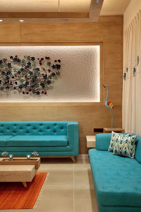 اتاق نشیمن آبی فیروزه ای با کارهای هنری فلزی.