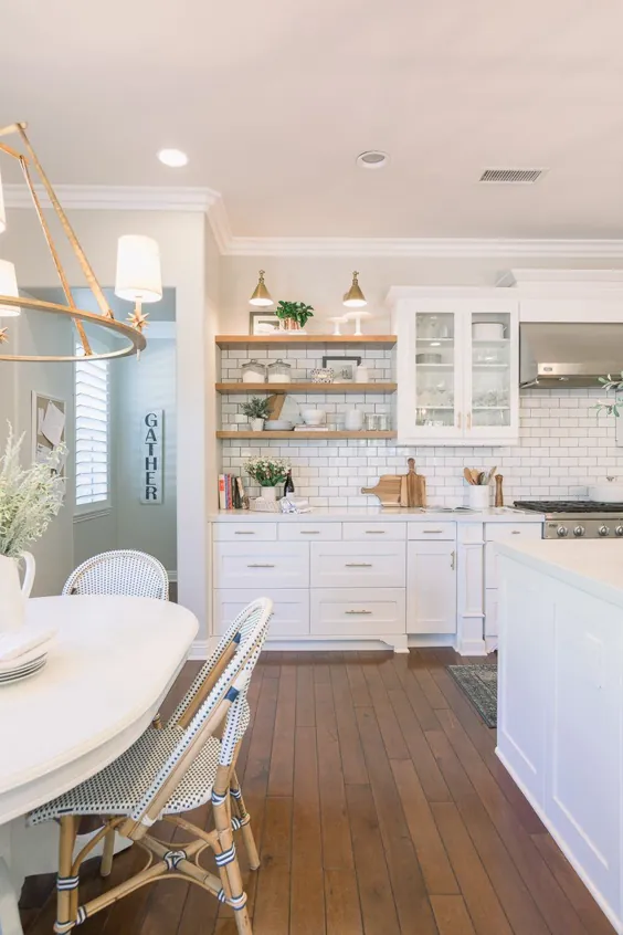 آشپزخانه سفید و روشن - مکانی تفکرآمیز